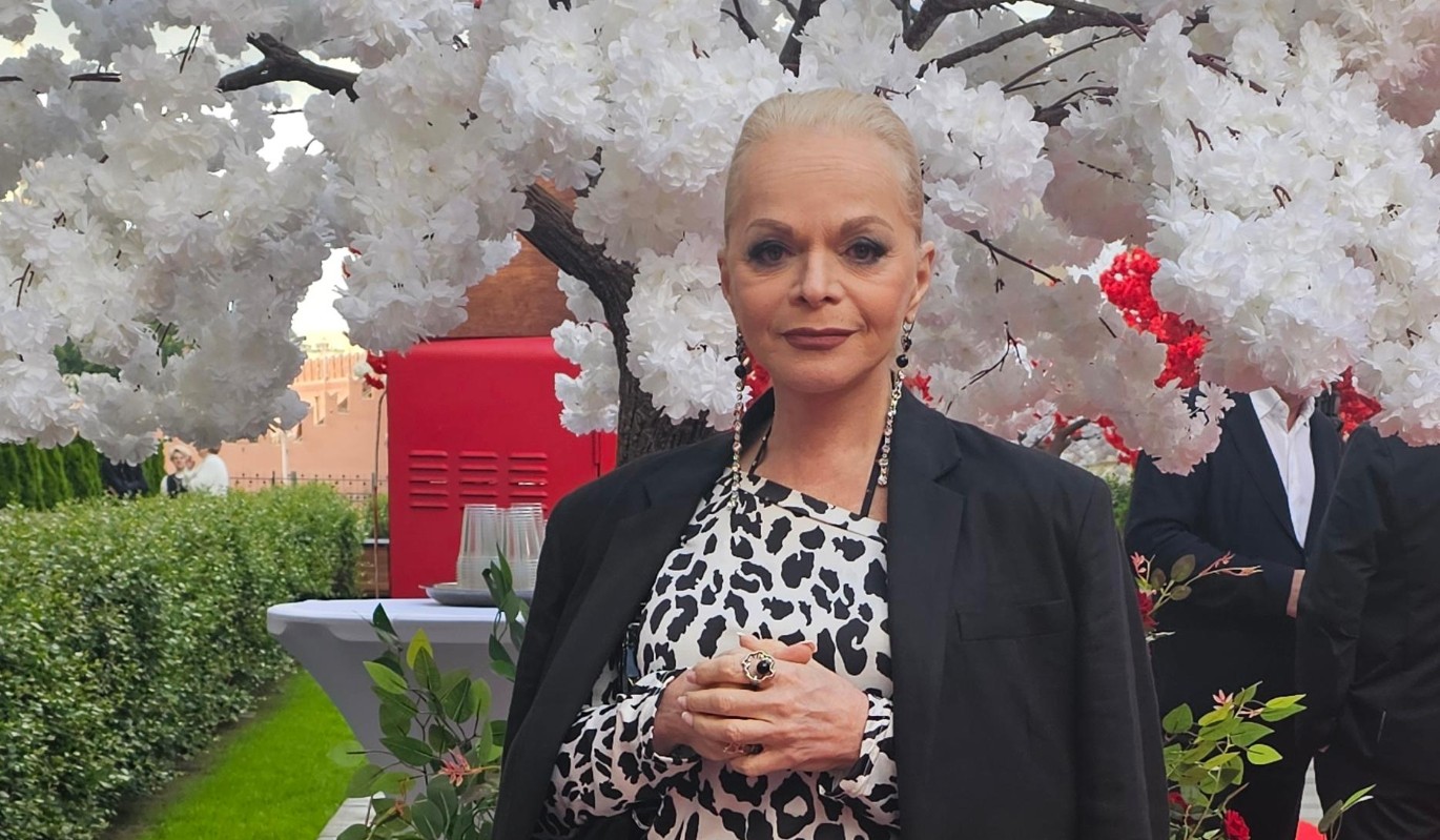 "Долина с душком теперь": как в сети отреагировали на внезапный перенос юбилейного концерта певицы в Петербурге