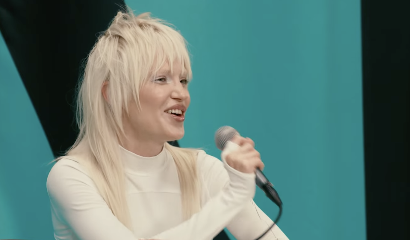 "Весь коридор в дыму": 18-летняя дочь Глюкозы устроила в доме пугающий пожар