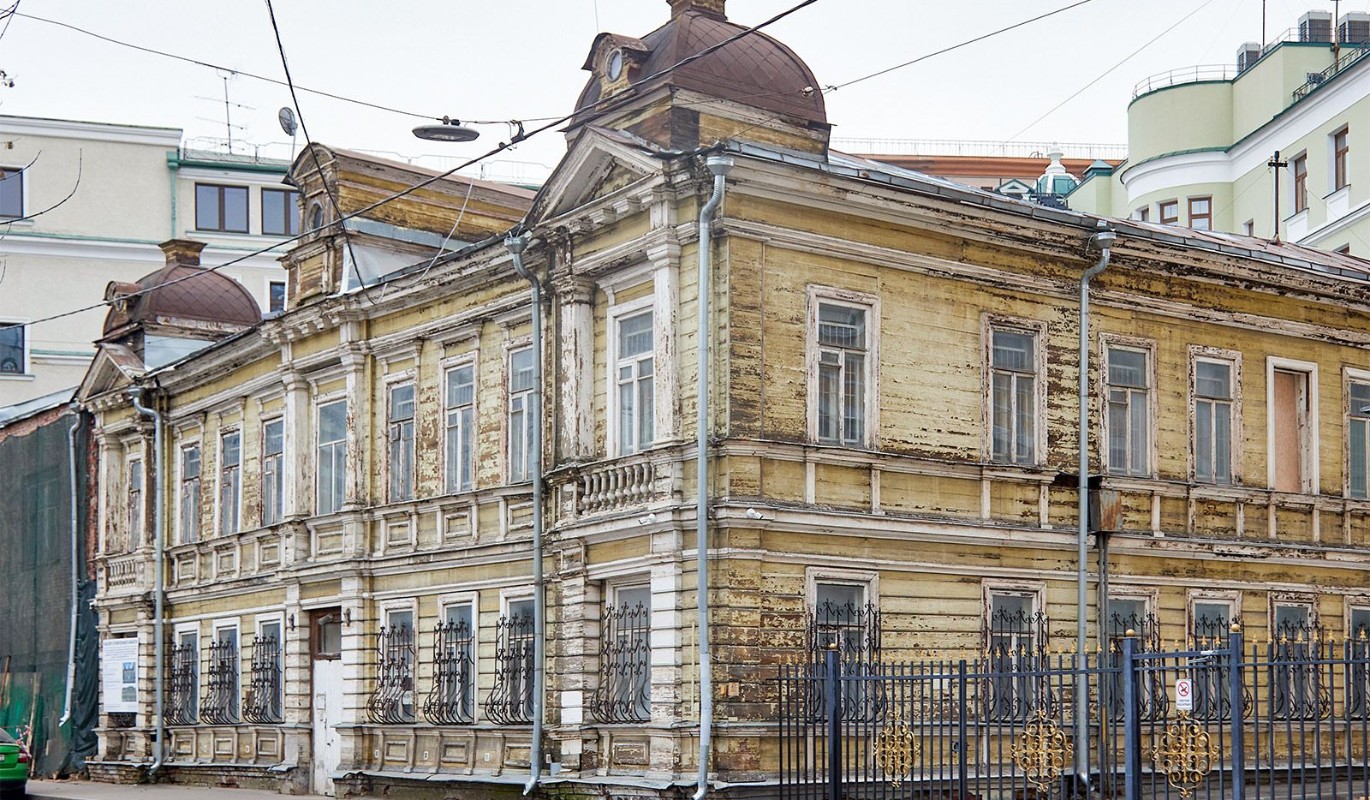 В Денисовском переулке реставрируют дом купца Крупенникова
