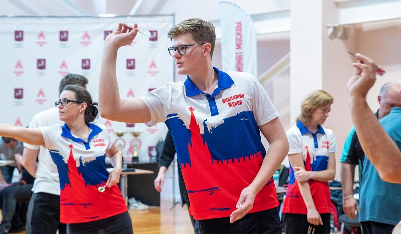 Меткость, выносливость, глазомер: москвичи могут бесплатно освоить теннис и дартс 