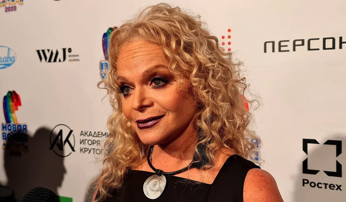 Приставы вскрыли двери квартиры Ларисы Долиной в Хамовниках