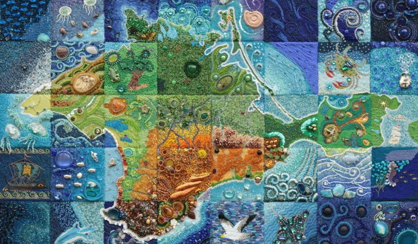 Русские сказки в 3D, скульптуры из бересты и платье Людмилы Гурченко: главные артефакты выставки "Уникальная Россия" в 2026 году