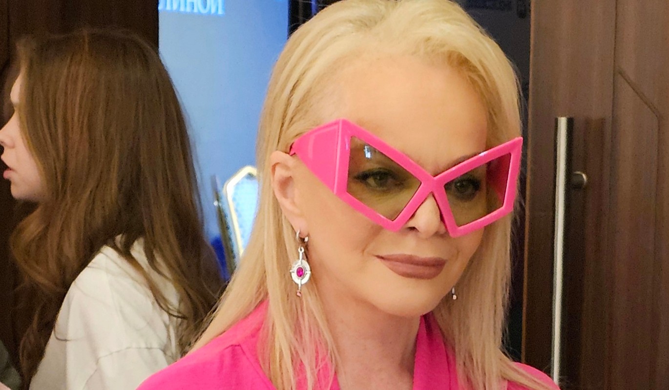 Лариса Долина обратилась к сдающим билеты поклонникам с пламенной речью: Очень дорожу вами!