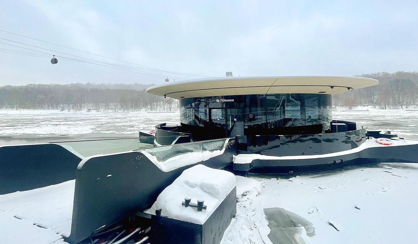 "Лужники" становятся речной гаванью: один из причалов четвертого маршрута электросудов установили у олимпийского комплекса