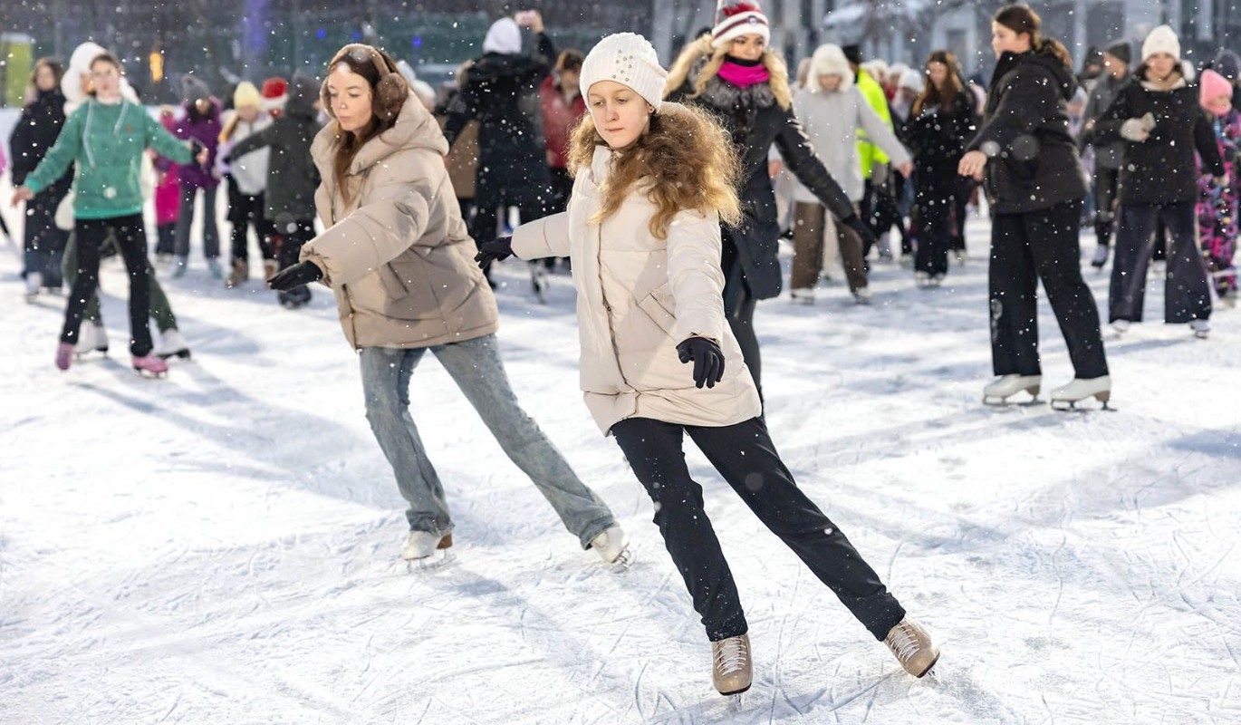 Зимние выходные в Москве: где в выходной сыграть в хоккей в валенках и увидеть огненное ледовое шоу