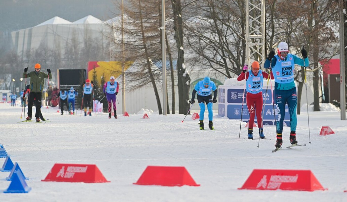 Восемь тысяч школьников и студентов приняли участие в зимнем спортивном фестивале в "Лужниках"