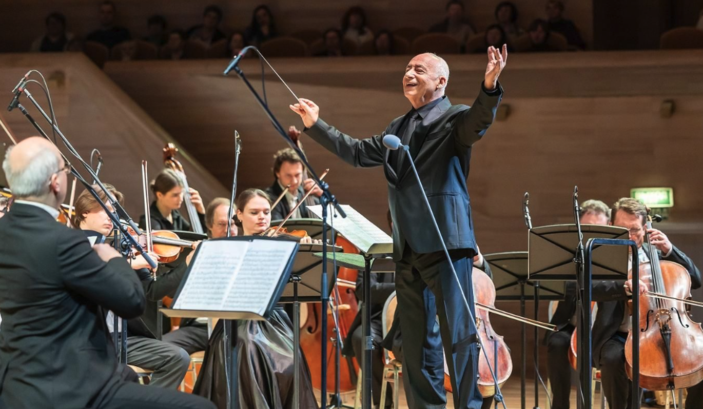 Новый сезон в Доме музыки порадует исторической премьерой и каверами на рок-хиты