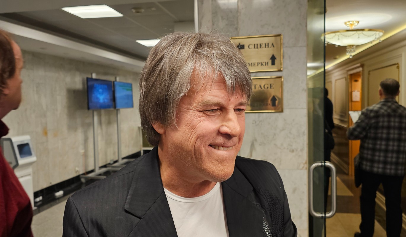 Оголившийся Глызин вызвал шквал критики в сети: 72-летний артист предстал перед публикой без штанов