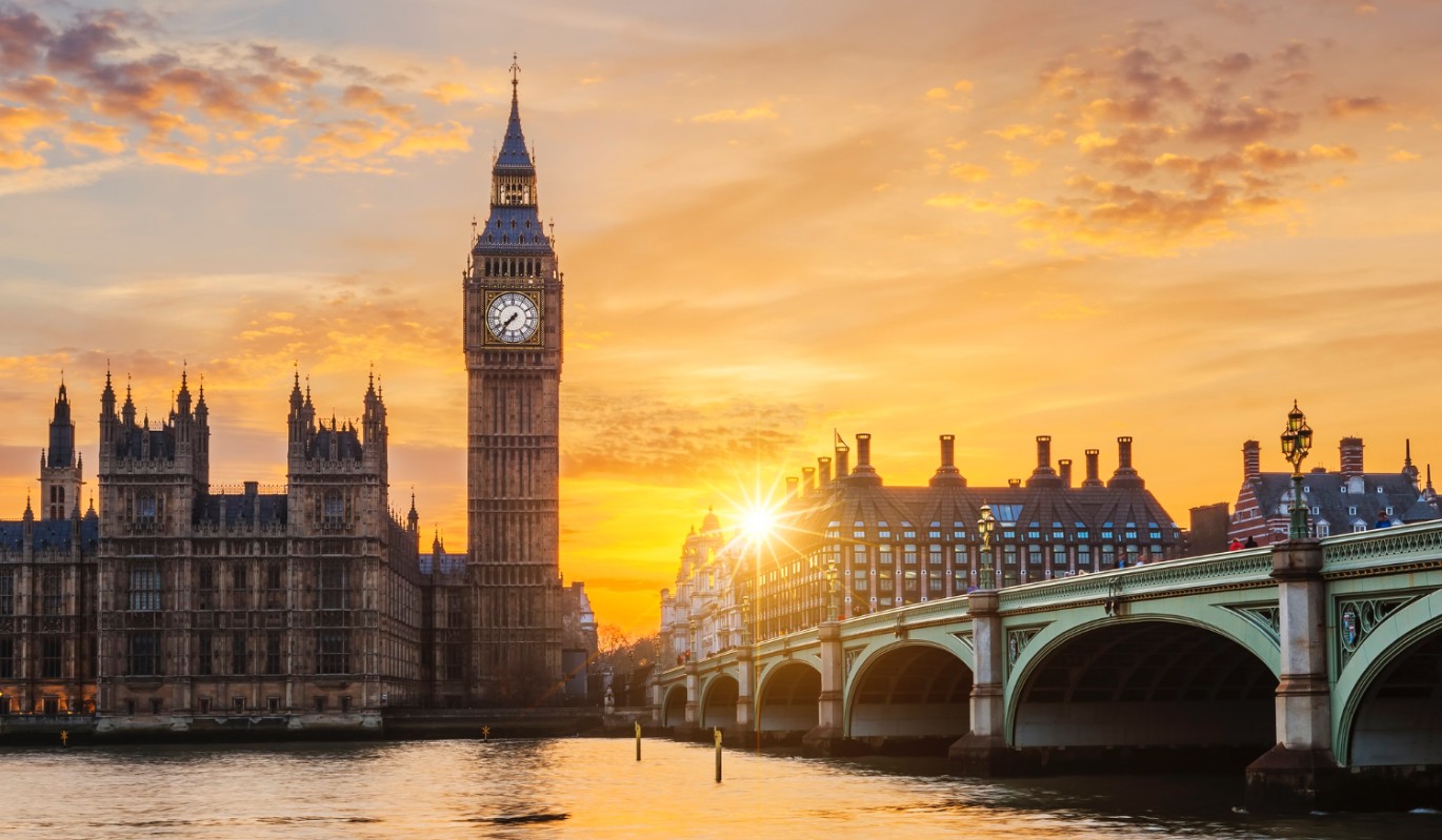 Замеченный в связях с Эпштейном член королевской семьи арестован в значимый день