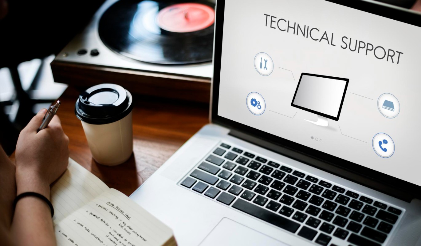 Техническая поддержка сайтов: почему без нее ваш бизнес рискует в 2026 году