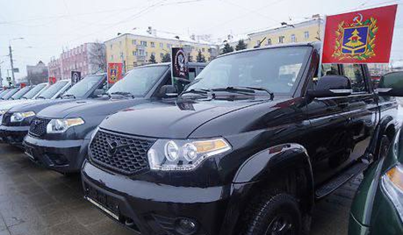 Бойцы "БАРС-Брянск" получили от Подмосковья 40 машин для защиты от дронов