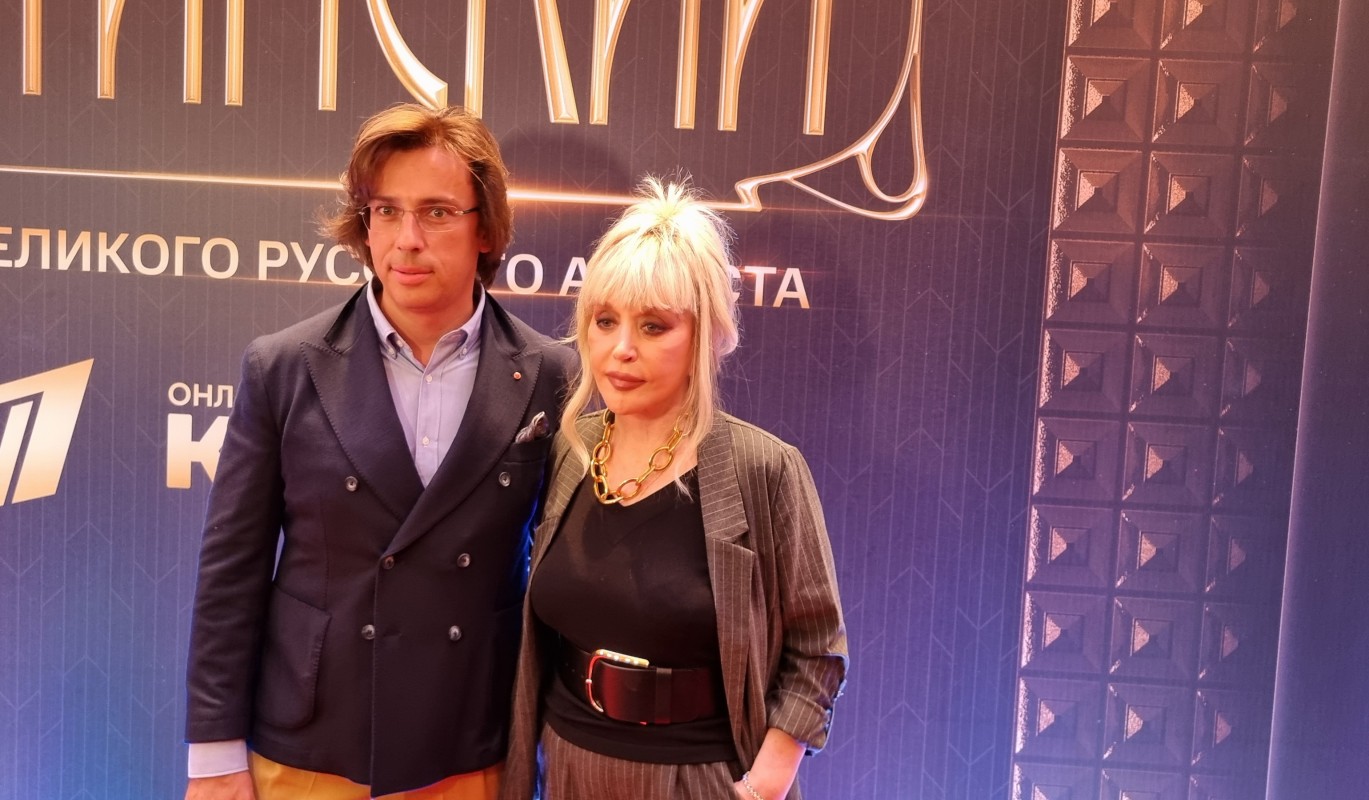 "Ну же, оближи!": бросившему Пугачеву Галкину* посоветовали брать пример с молодых