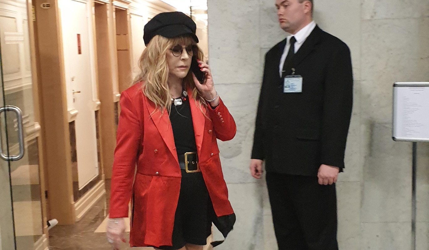 "Бомбоубежищ нет": Алла Пугачева оказалась в ловушке на Кипре после ракетного удара