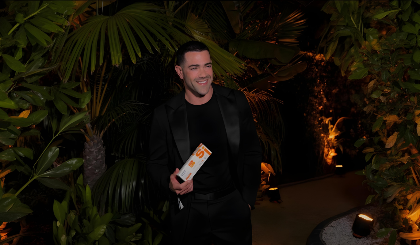 Фигура как 20 лет назад: как звезда "Отчаянных домохозяек" Джесси Меткалф снова стал секси