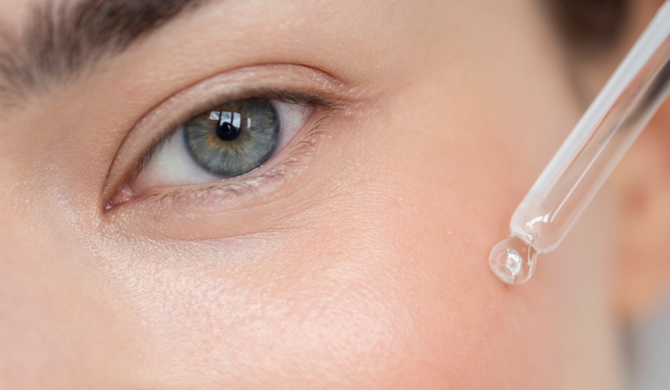 Выбор сделан: названа лучшая сыворотка для сияния кожи, которая спасает от тусклости и сухости