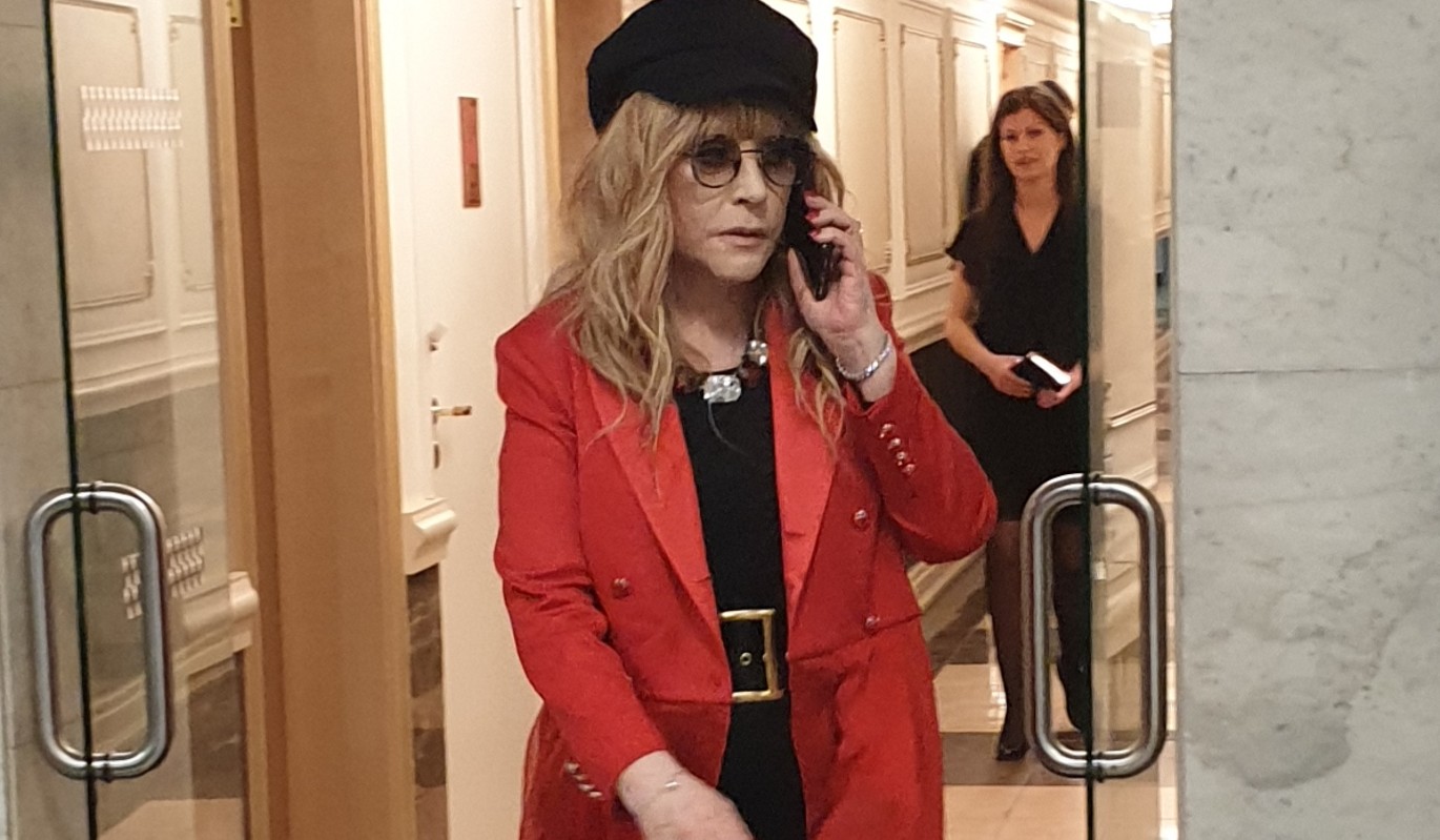 "Пугачева как красная тряпка": в Москве пытаются сорвать закрытую вечеринку в честь дня рождения певицы