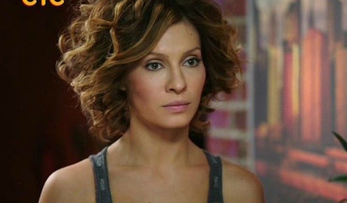 Бросил с тремя детьми: муж звезды "Кухни" Елены Подкаминской тайно подал на развод