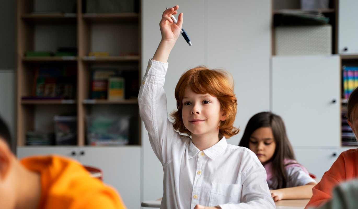 Рособрнадзор объявил о масштабном сокращении школьной программы с 2027 года: у детей заберут треть учебников