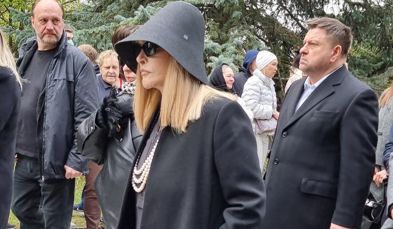 Пугачева сорвалась и публично призналась в тоске по мужчине, который навсегда остался в России