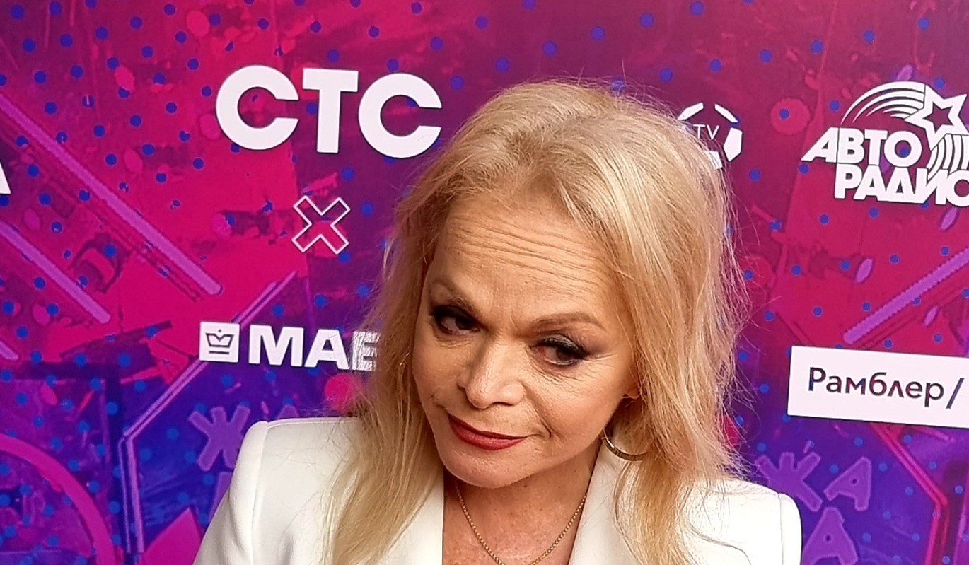 Скрывали от всех: парализованная от дикой боли 70-летняя Долина тайно перенесла операцию