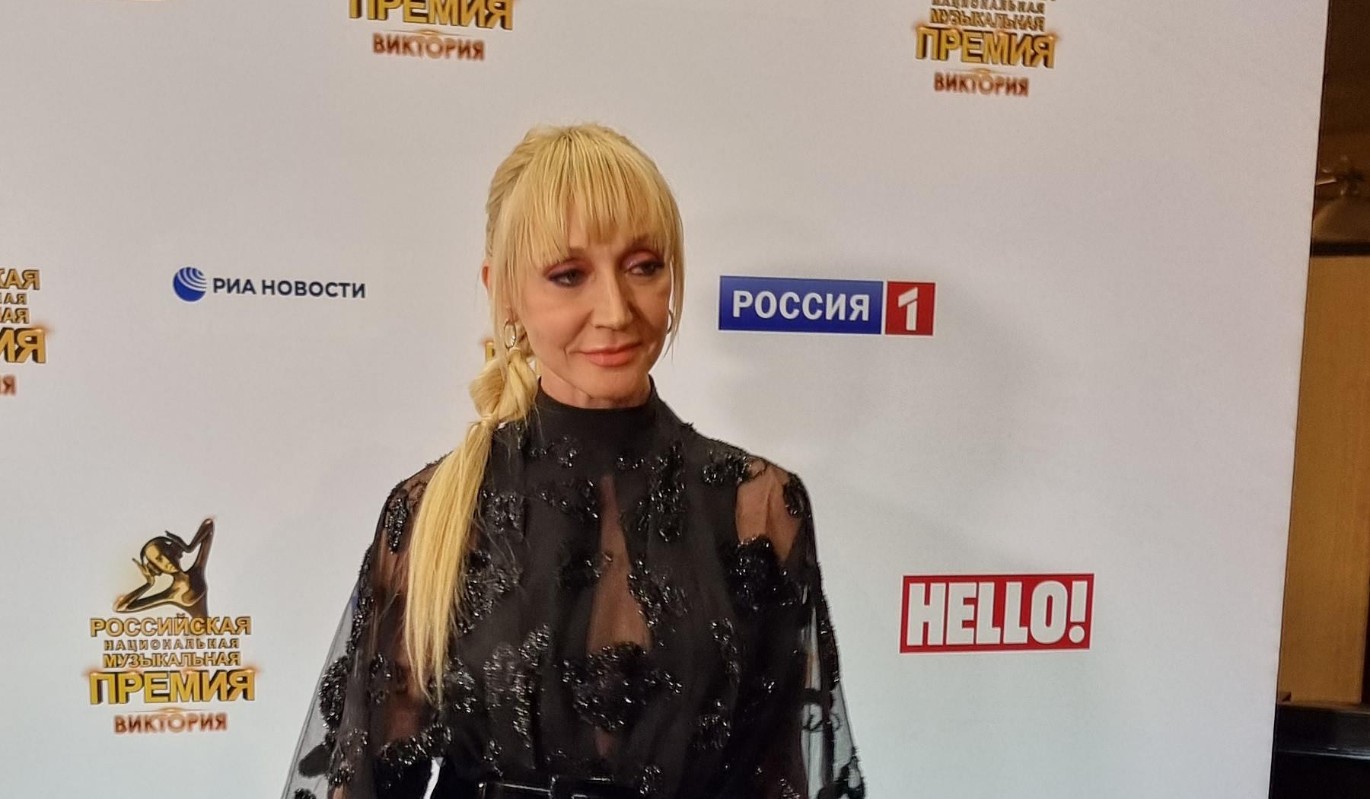 "Словно на поминках": вся в черном Орбакайте забилась в экстазе посреди мертвой пустоши