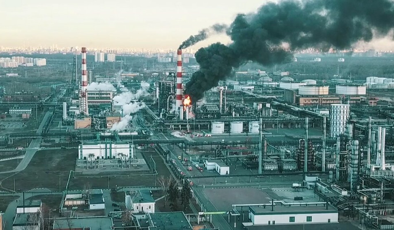 Пожар на МНПЗ потушен, ситуация стабилизирована – МЧС