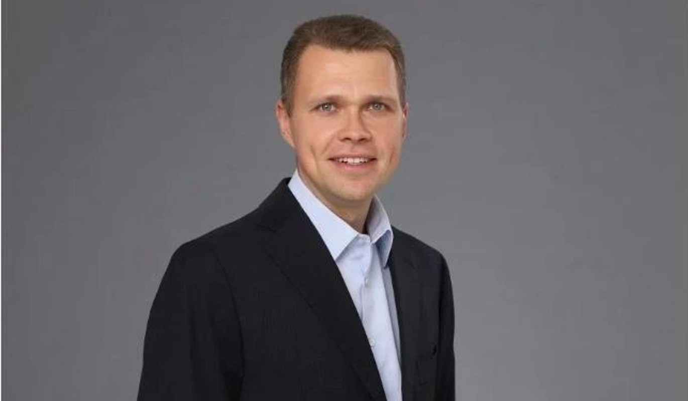 Депутат Чаплин предложил запретить мойку машин и торговлю во дворах