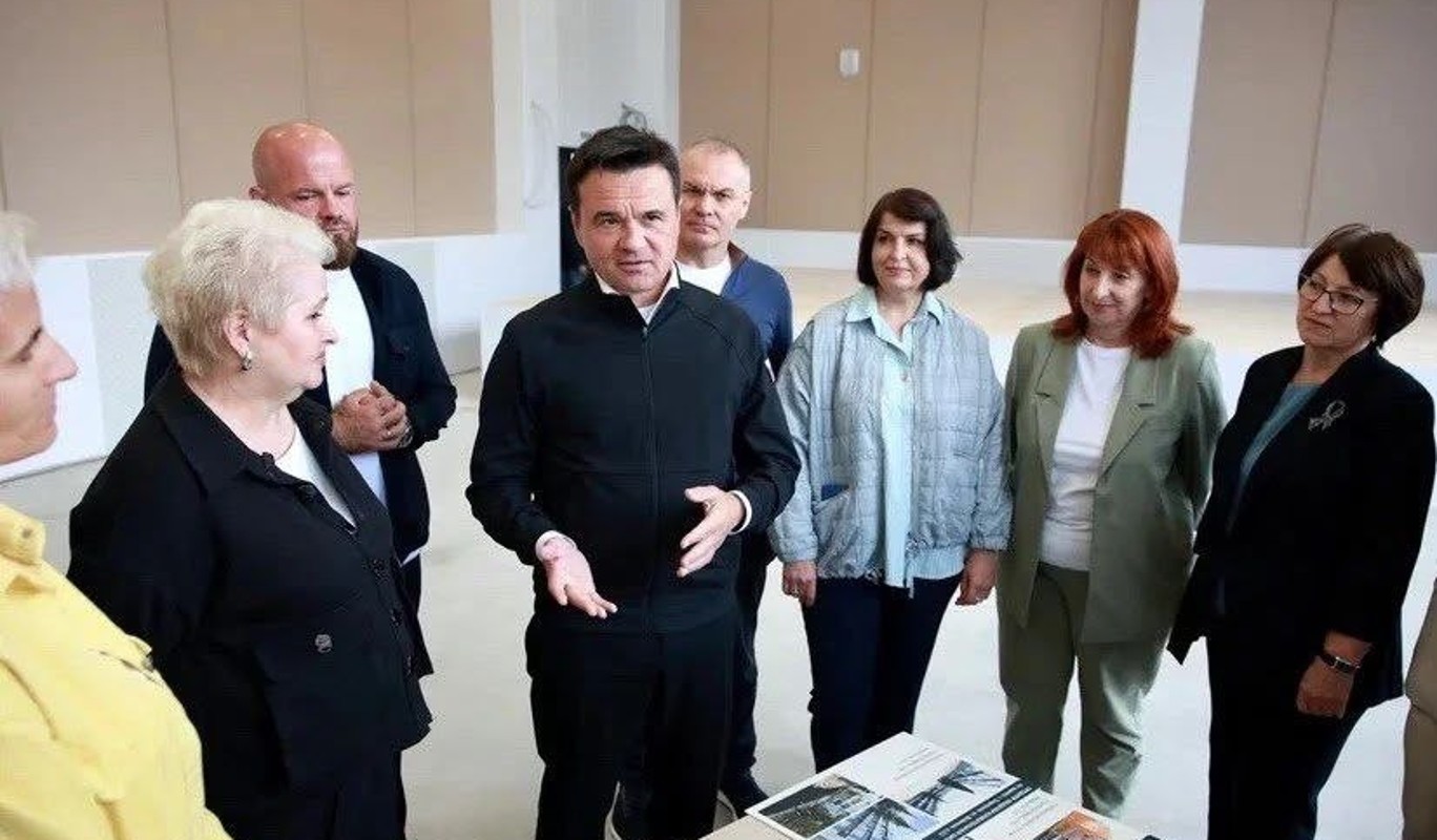 Губернатор Подмосковья проверил капремонт крупнейшей школы Серпухова