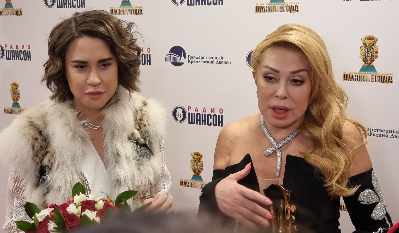Успенская сосватала дочь за молоденького кавалера: Помолвку устроили прямо в гримерке