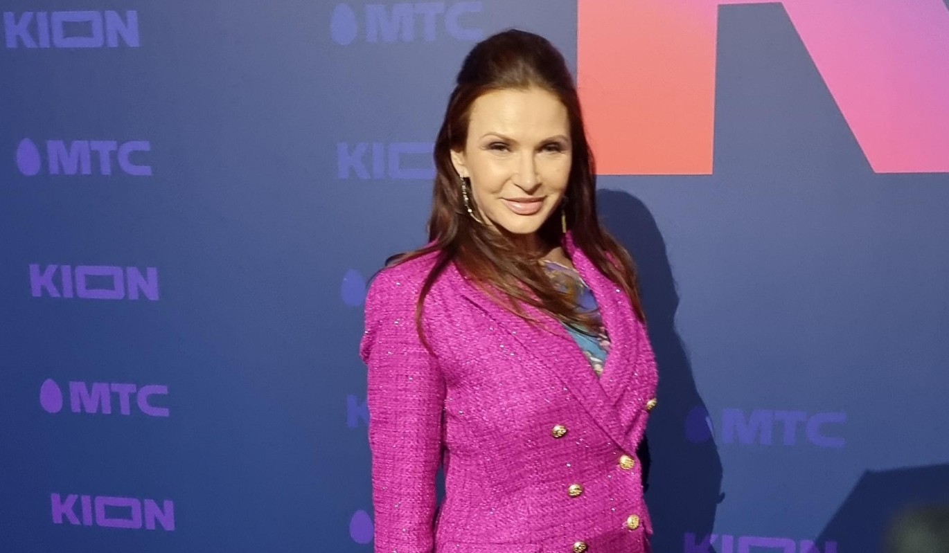 Собрала чемоданы и бросила все: Эвелина Бледанс внезапно увезла 14-летнего сына из страны