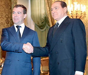 Дмитрий Медведев и Сильвио Берлускони. Фото: ИТАР-ТАСС