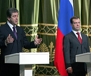 Георгий Пырванов и Дмитрий Медведев. Фото: ИТАР-ТАСС