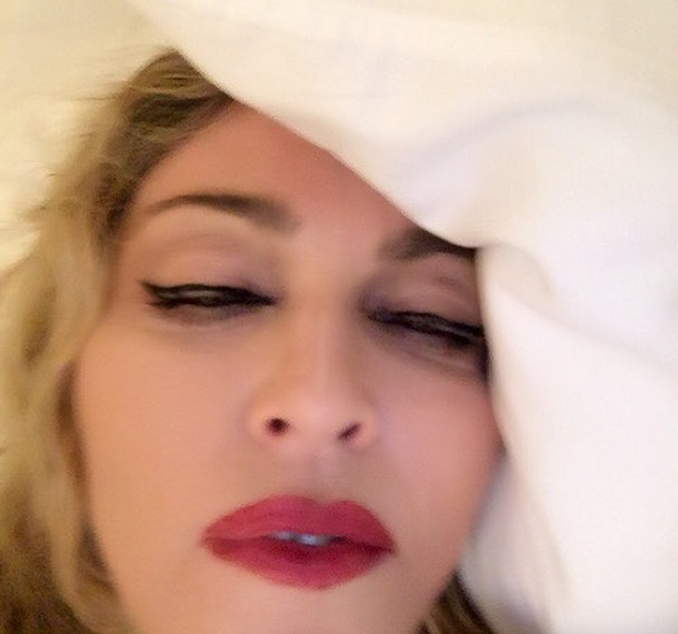 Мадонна ужаснула постельным фото