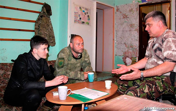 Дмитрий Ярош и Надежда Савченко (в центре). Фото: facebook.com/dyastrub