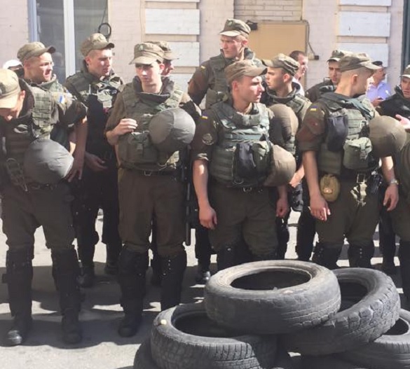 Сторонники экс-командира Савченко пригрозили революцией