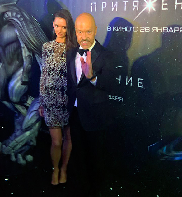 Пугачева в обнимку с Верником на премьере «Притяжения» Бондарчука