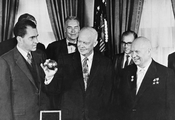 Ричард Никсон, Никита Хрущев и Дуайт Эйзенхауэр. Фото: Фотохроника ТАСС