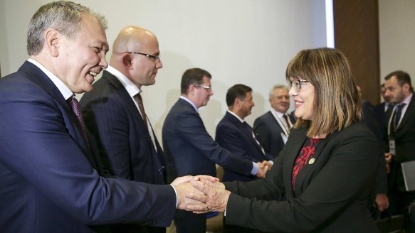 Леонид Калашников и Майя Гойкович. Фото: duma.gov.ru