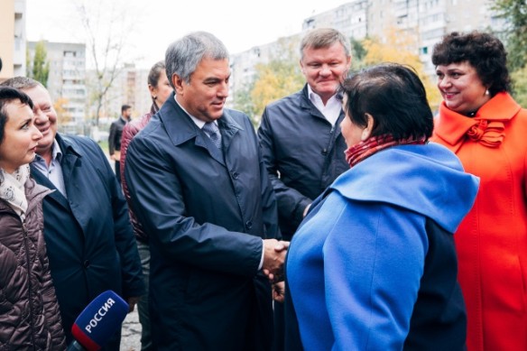 Вячеслав Володин на встрече с местными жителями. Фото: saratov.gov.ru
