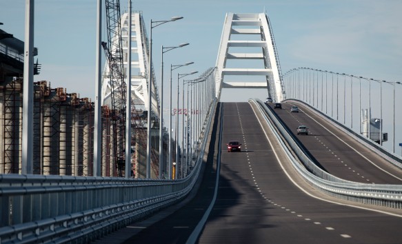 По Крымскому мосту проехали более трех миллионов автомобилей. Фото: GLOBAL LOOK press/Nikolay Gyngazov/
