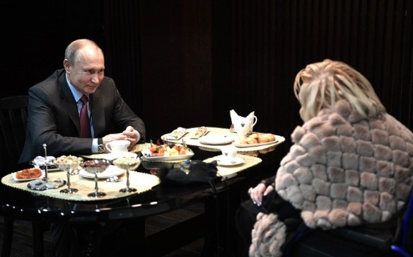 Владимир Путин и Галина Волчек. Фото: kremlin.ru