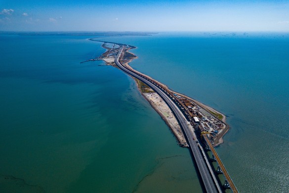 По Крымскому мосту проехали около четырех миллионов автомобилей. Фото: most.life