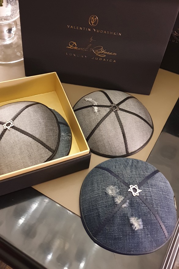 Валентин Юдашкин<div class=