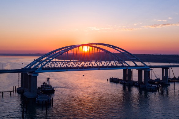 Украинские СМИ любят "хайпануть" на теме Крымского моста. Фото: most.life