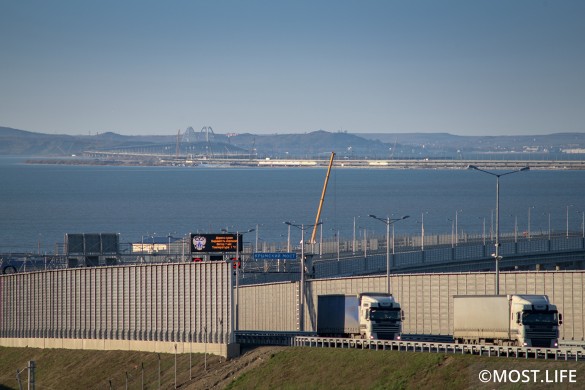Продолжается строительство железной дороги на Крымском мосту. Фото: most.life