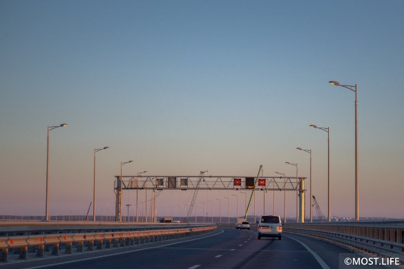 По Крымскому мосту проехали уже сотни тысяч автомобилей. Фото: most.life