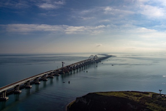 Украинские СМИ не упускают возможности написать гадость про Крымский мост. Фото: most.life