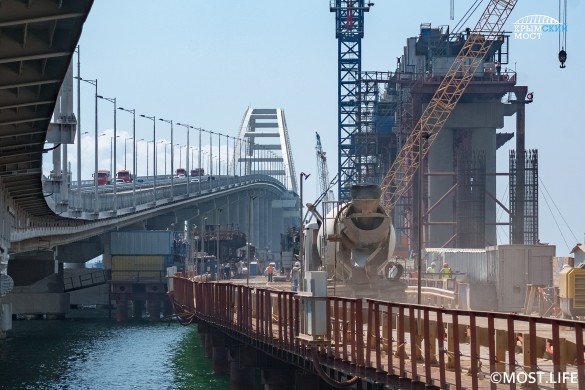 Украинцы закатили истерику из-за строительства Крымского моста. Фото: most.life