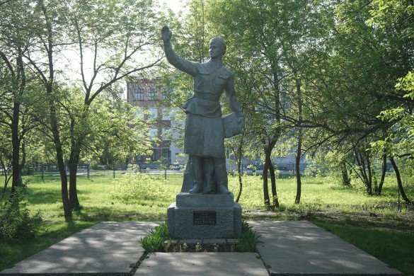 Памятник летчице Марине Расковой. Фото: Пресс-служба губернатора Саратовской области
