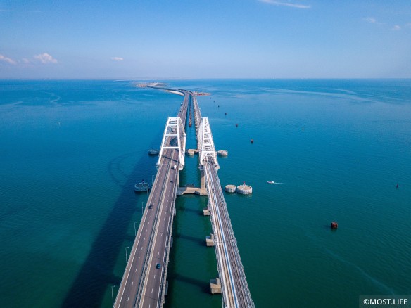 Автомобильную трассу по Крымскому мосту открыли в мае прошлого года. Фото: most.life/multimedia